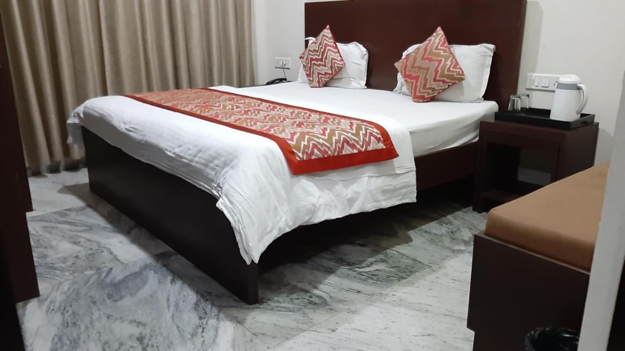 Hotel Sar Kamla Dham Skd Vrindavan Fully Vaccinated Staff Zewnętrze zdjęcie